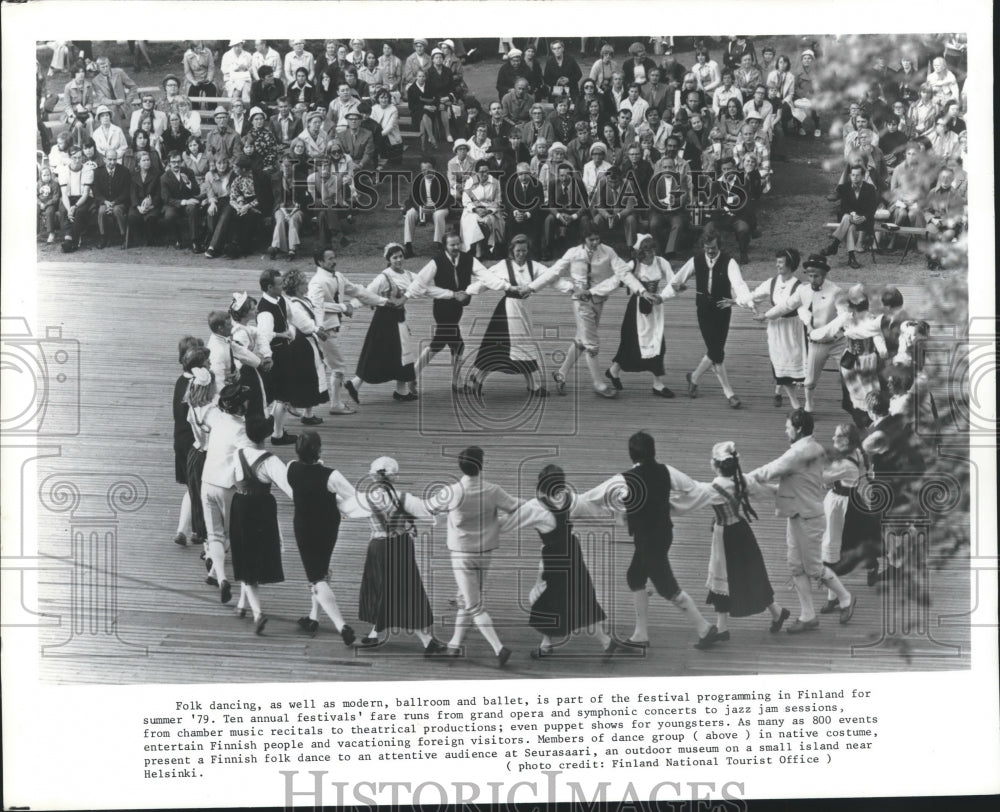 1982 Press Photo Group In Native Costume Folk Dancing At Festival In Finland.- Historic Images