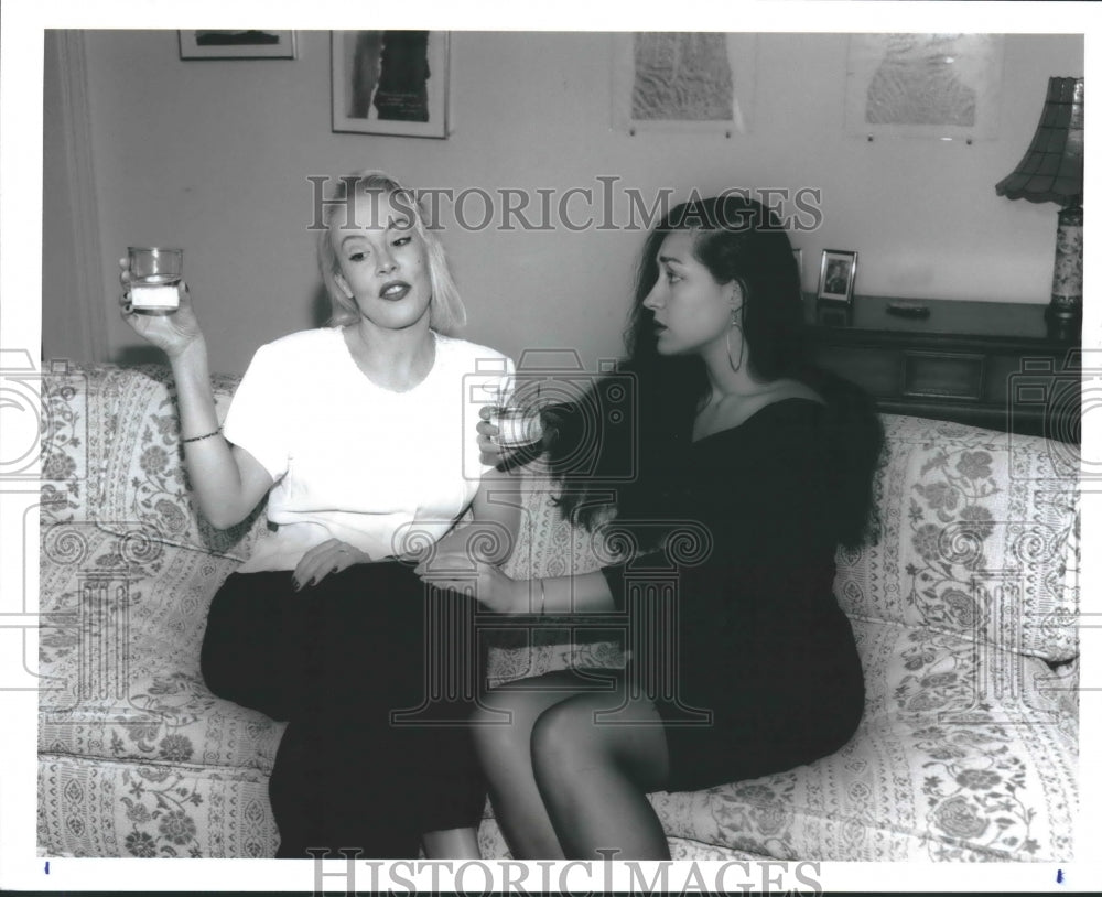 1993 Press Photo Nicole Makowski and Tanya Zieger in &#39;Spike Heels&#39; - Houston- Historic Images