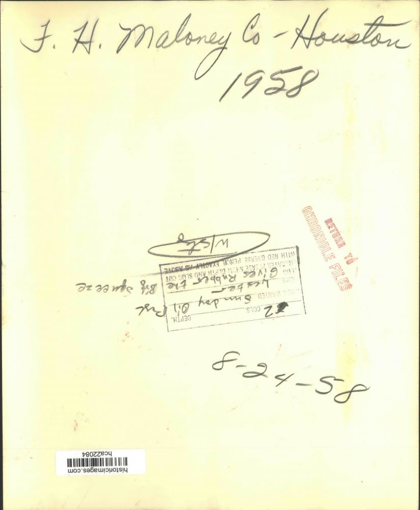 1958 Press Photo Two employees at F. H. Maloney Co. in Houston, Texas