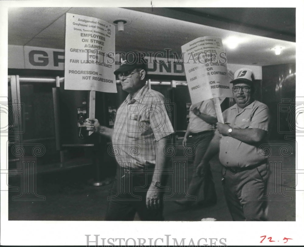 1983 Press Photo Picketing at Greyhound Lines Inc. - Houston - hca22309