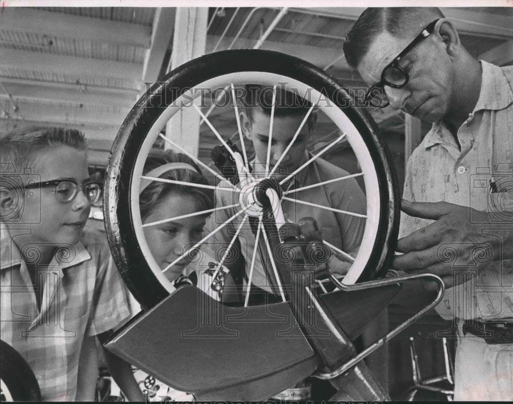 1964 Press Photo Houston Goodwill provide workshops for patients and children- Historic Images