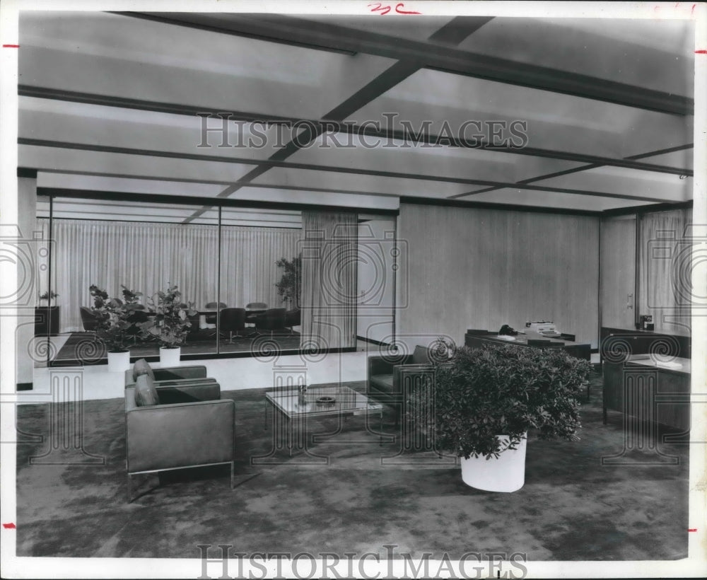 1965 Press Photo Reception area of 9th floor at Great Southern Life Ins, Houston