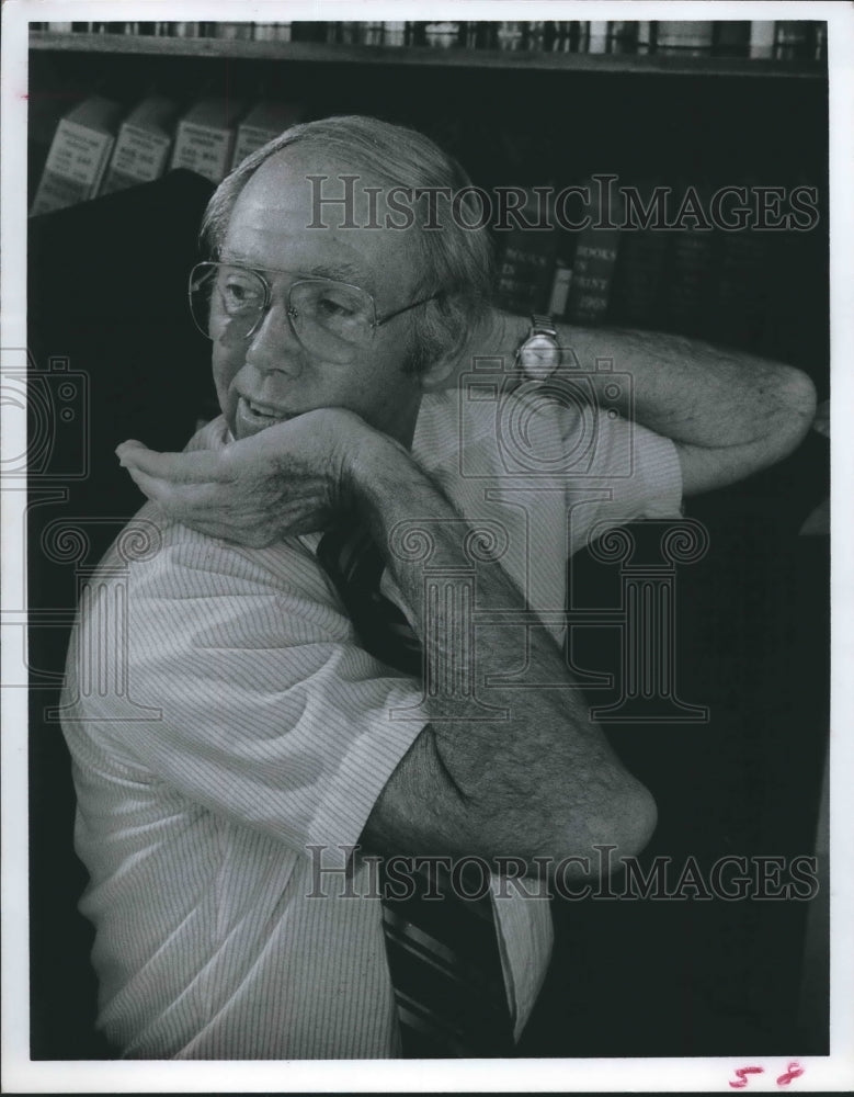 1978 Press Photo Man demonstrates head twist - hca24031- Historic Images