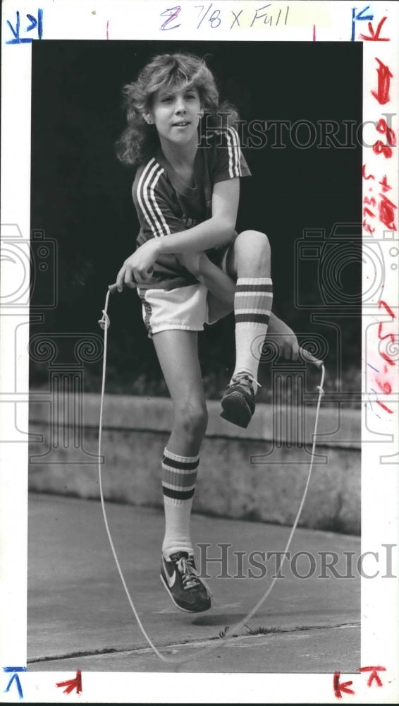 1984 Press Photo Shelia Armstrong doing jump rope trick - hca24116- Historic Images