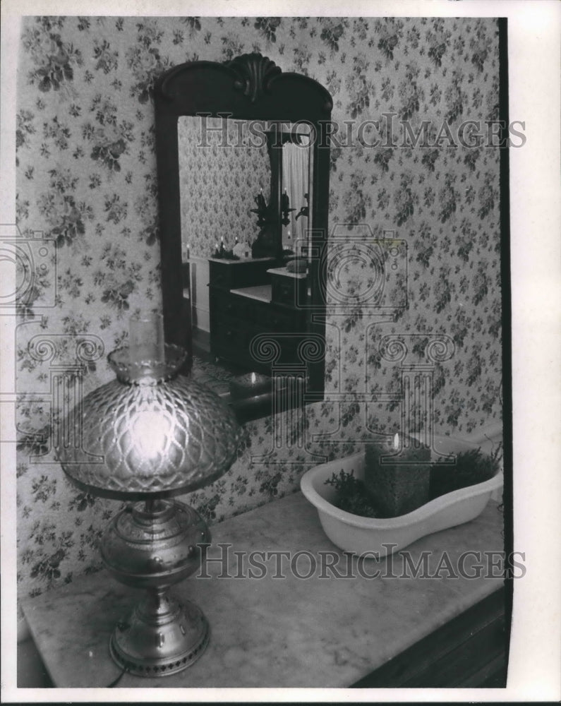 1969 Press Photo 1800's miniature bathtub in the Griffin House, Tomball, Texas.