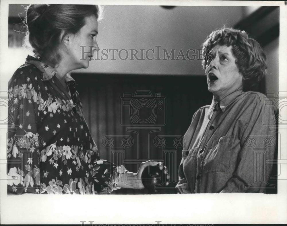 1979 Press Photo Gena Rowlands, Bette Davis in &quot;Strangers&quot; - hca24500- Historic Images