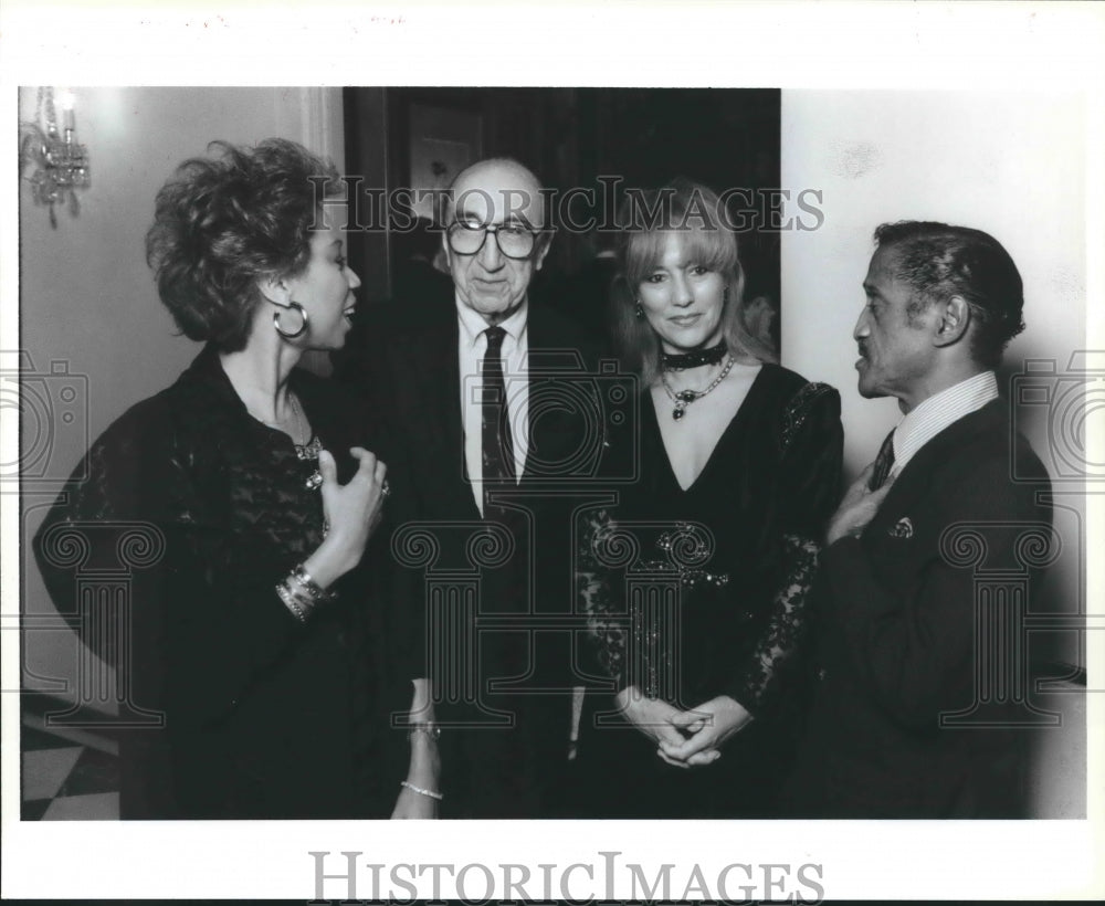 1988 Press Photo Sammy Davis Jr. with Dr. Michael DeBakery and others in Houston- Historic Images