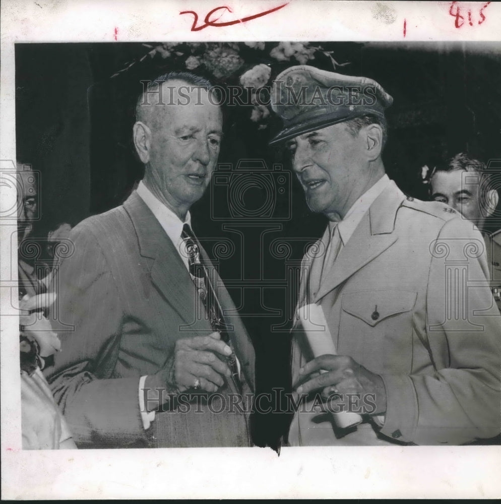 1951 Press Photo General Jonathan Wainwright and General Douglas MacArthur
