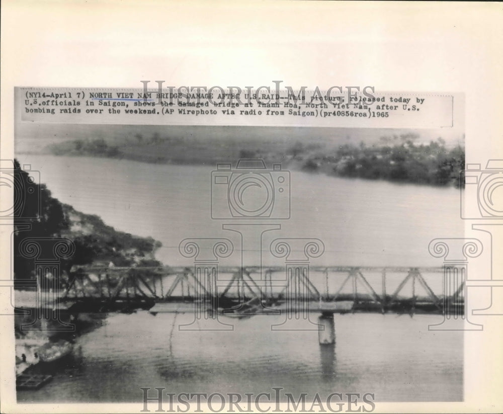 1965 Press Photo Thanh Hoa, North Vietnam bridge damaged after U.S. raid