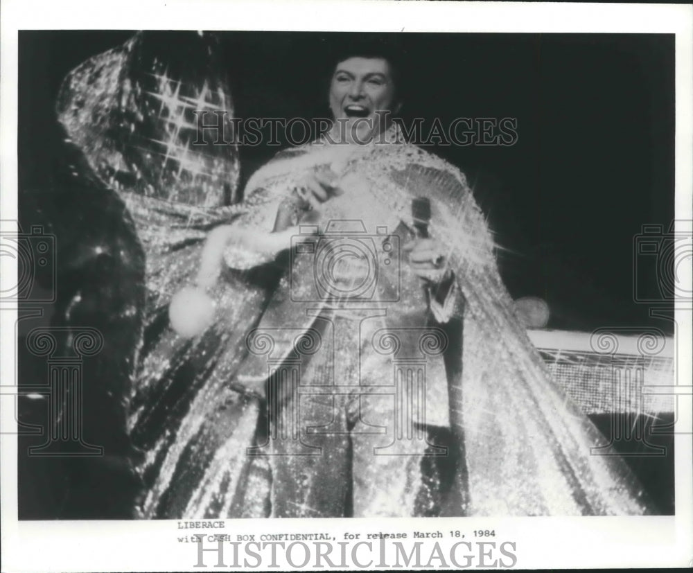 1984 Press Photo Liberace with Cash Box Confidential - hca25008- Historic Images