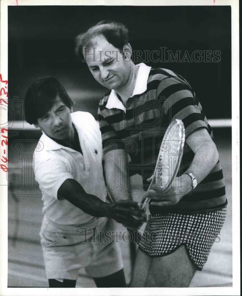 1978 Press Photo Johnny Perez instructs Don Dykstra at Fonde Rec Center, Houston- Historic Images