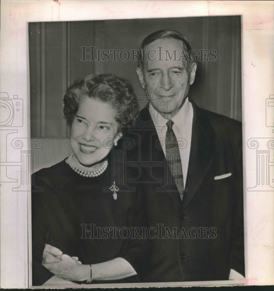 1964 Press Photo General and Mrs. Douglas MacArthur - hca25371