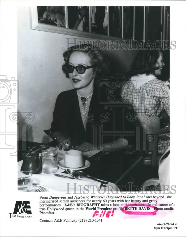 1994 Press Photo Documentary on Bette Davis Shows 60 Years of Performing- Historic Images