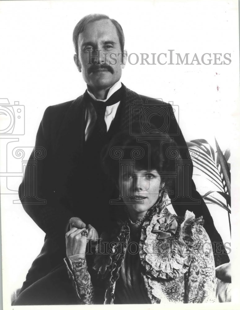 1981 Press Photo Dr. Watson and his wife (Robert Duvall and Samantha Eggar)- Historic Images