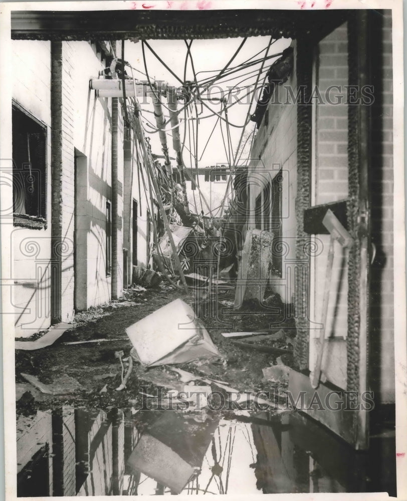 1955 Press Photo L. E. King High School fire in Houston, Texas. - hca25522