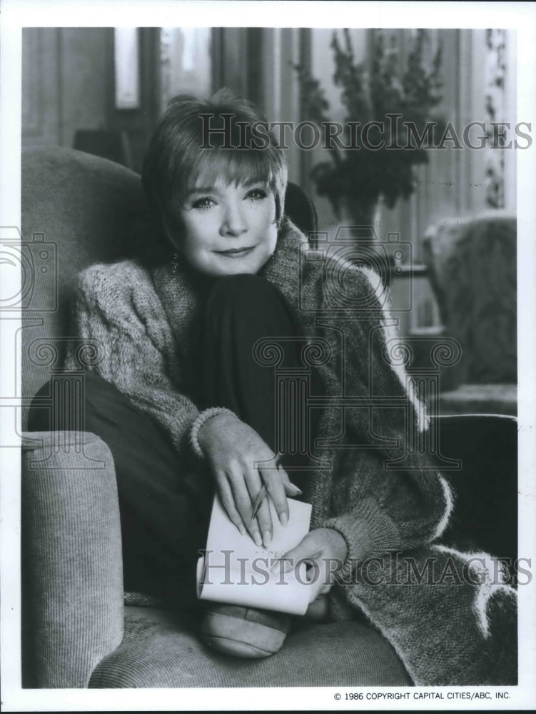 1986 Press Photo Actress Shirley MacLaine Stars as Herself in &quot;Out On a Limb&quot;- Historic Images