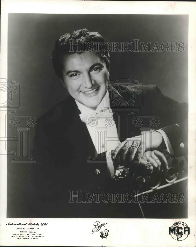 1961 Press Photo Liberace, at Cork Club, Houston, Texas - hca25614- Historic Images