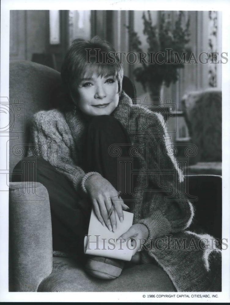 1986 Press Photo Shirley MacLaine Stars as Herself in &quot;Out On a Limb&quot;- Historic Images