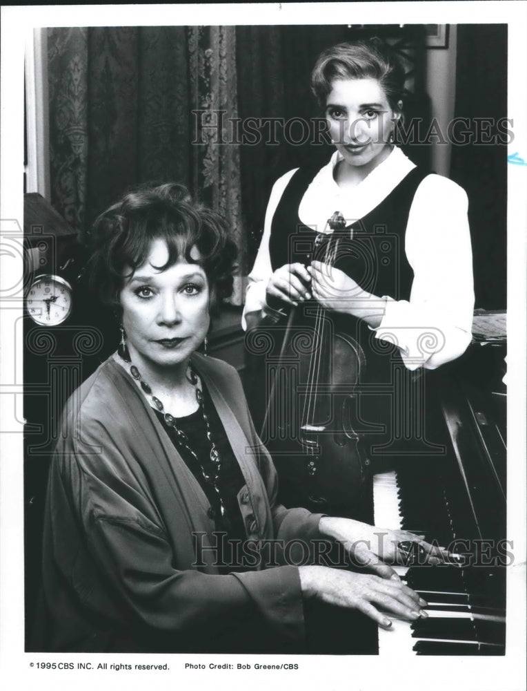 1995 Press Photo Shirley MacLaine &amp; LIza Minelli in &quot;The West Side Waltz&quot;- Historic Images