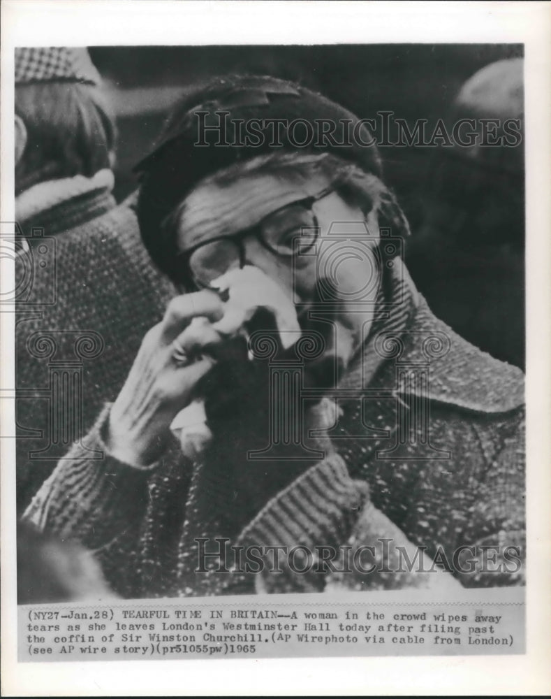 1965 Press Photo Woman Wipes Tears When Filing by Sir Winston Churchill's Casket