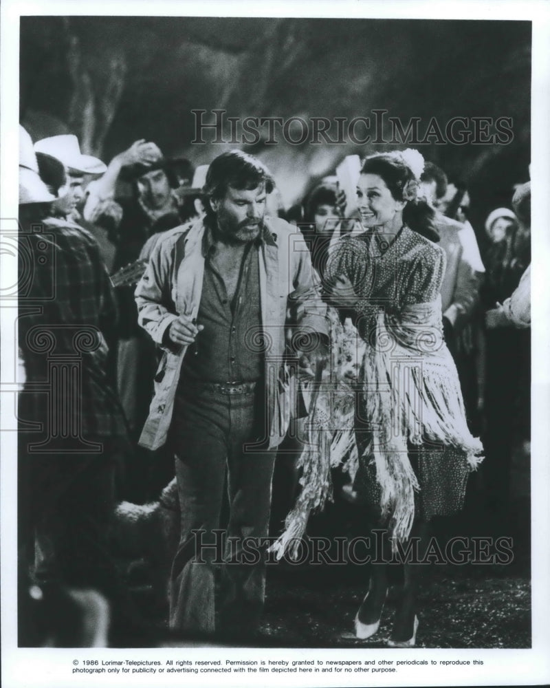 1987 Press Photo Robert Wagner and Audrey Hepburn in &quot;Love Among Thieves&quot;- Historic Images