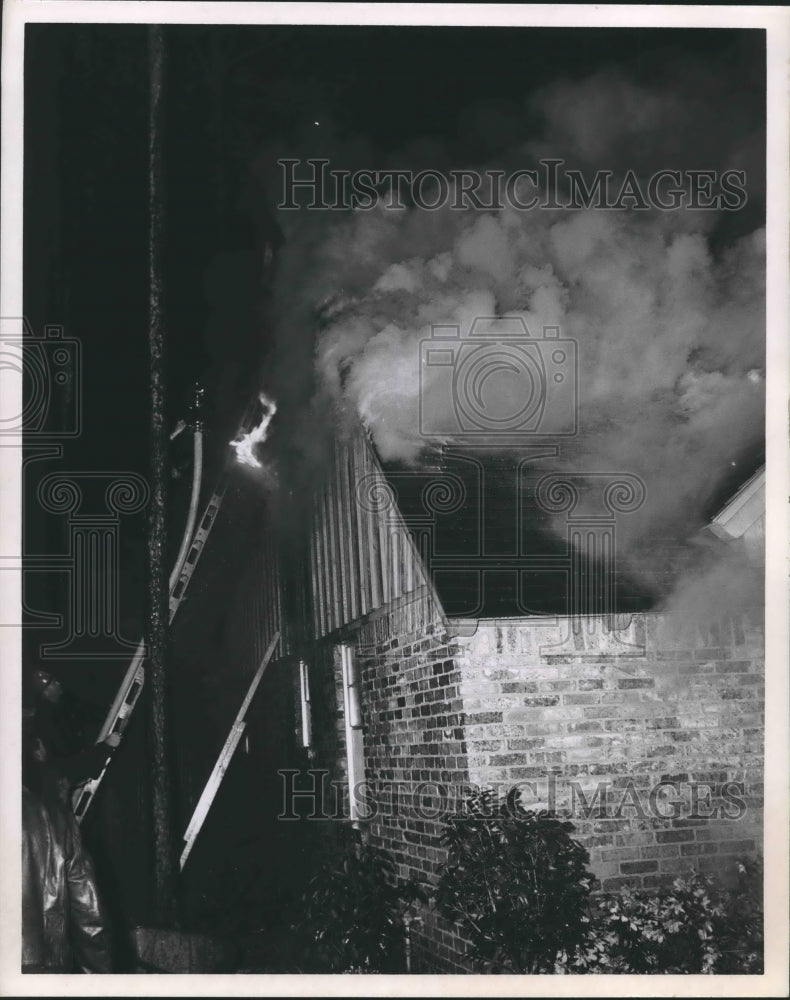 1962 Press Photo Fireman fight house fire in Houston - hca25899