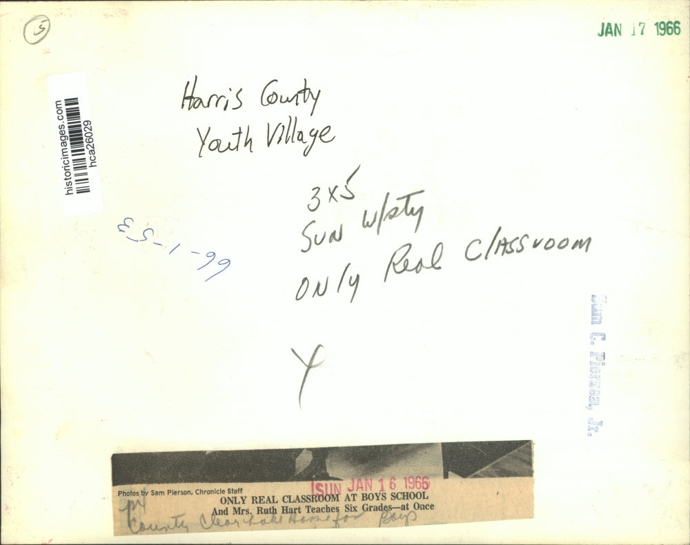 1966 Press Photo Mrs. Ruth Hart teaching at County Clear Lake Home for Boys