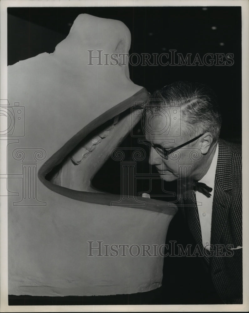 1962 Press Photo Man peers into huge mouth at health fair in Harris County, TX