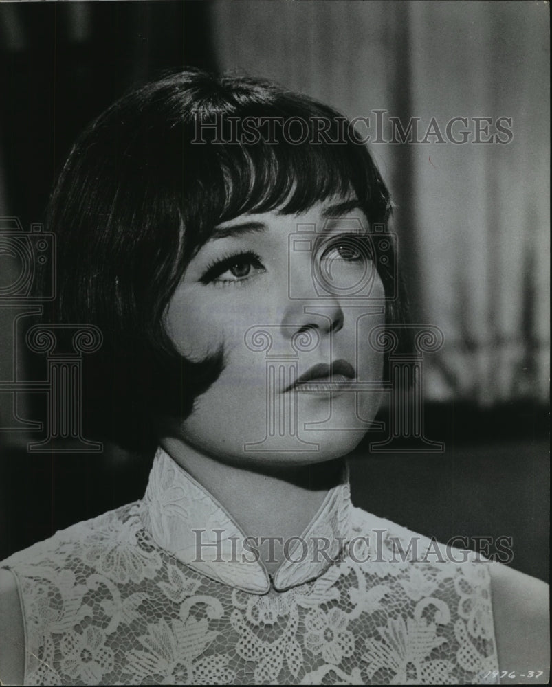 1967 Press Photo Shirley MacLaine as Hong Kong nightclub entertainer in &quot;Gambit&quot;- Historic Images