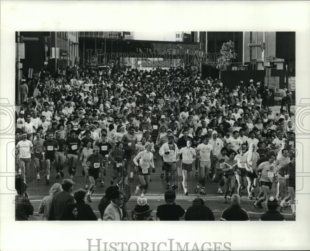 1983 Press Photo Houston Marathon participants begin race - hca28867- Historic Images