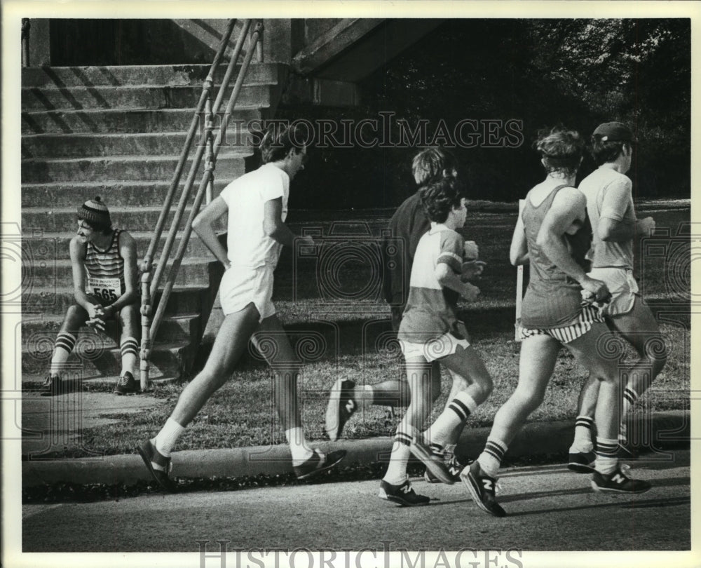 1979 Press Photo Runners pass one resting in Houston Marathon - hca28940- Historic Images