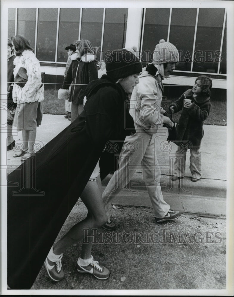 1979 Press Photo Runners of Houston Marathon warm up with hats and coats- Historic Images