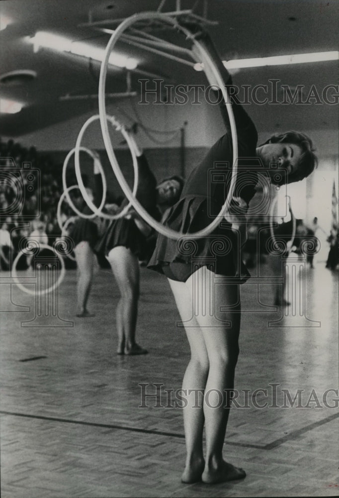 1964 Press Photo Crowd watches Danish gymnasts at Clear Lake City gymnasium- Historic Images