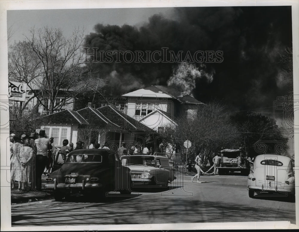 1961 Press Photo Crowd watches fire and fire fighters at Cooley Elementary