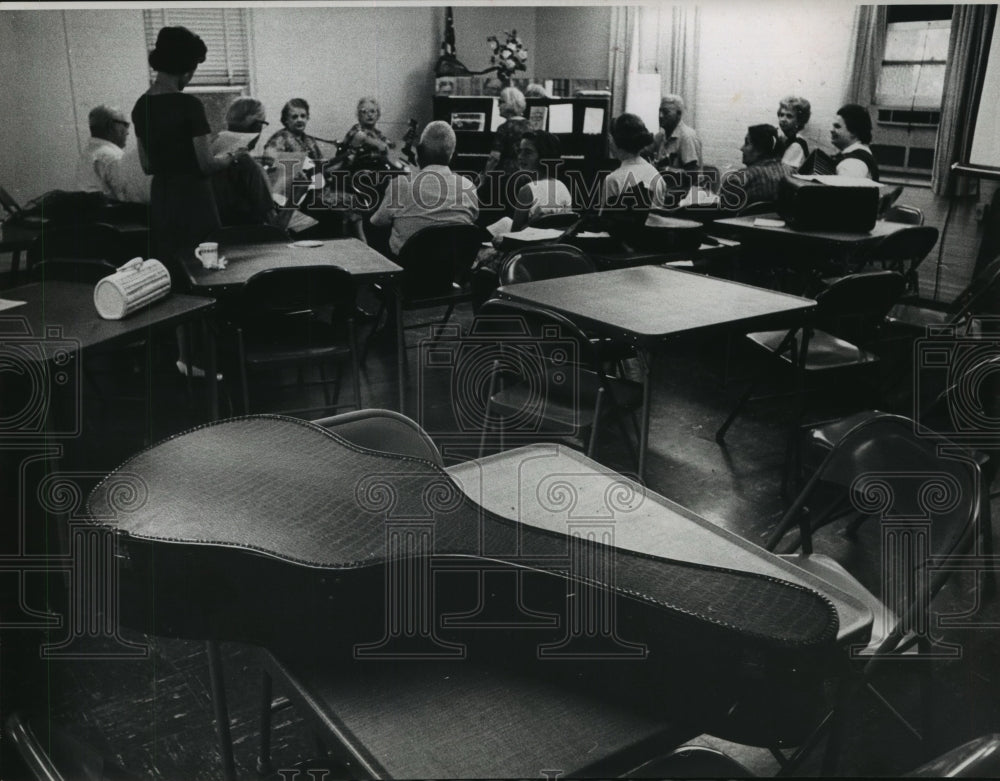 1964 Press Photo Small audience watches musicians at Helena House - hca31053