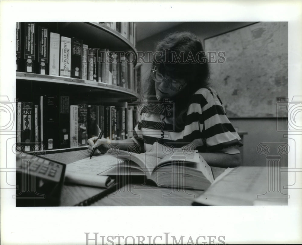 Press Photo Lisa Finnie on phone at Houston public library - hca31087- Historic Images