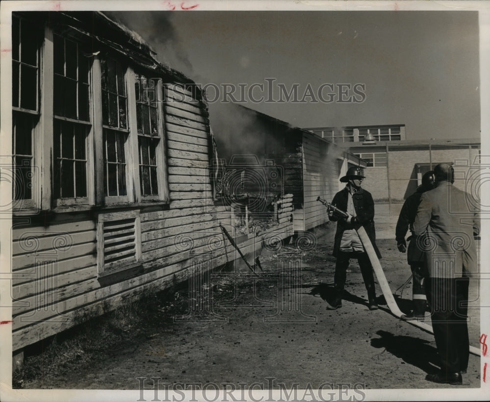 1962 Press Photo Houston fireman at Attucks Junior High School fire - hca31243- Historic Images