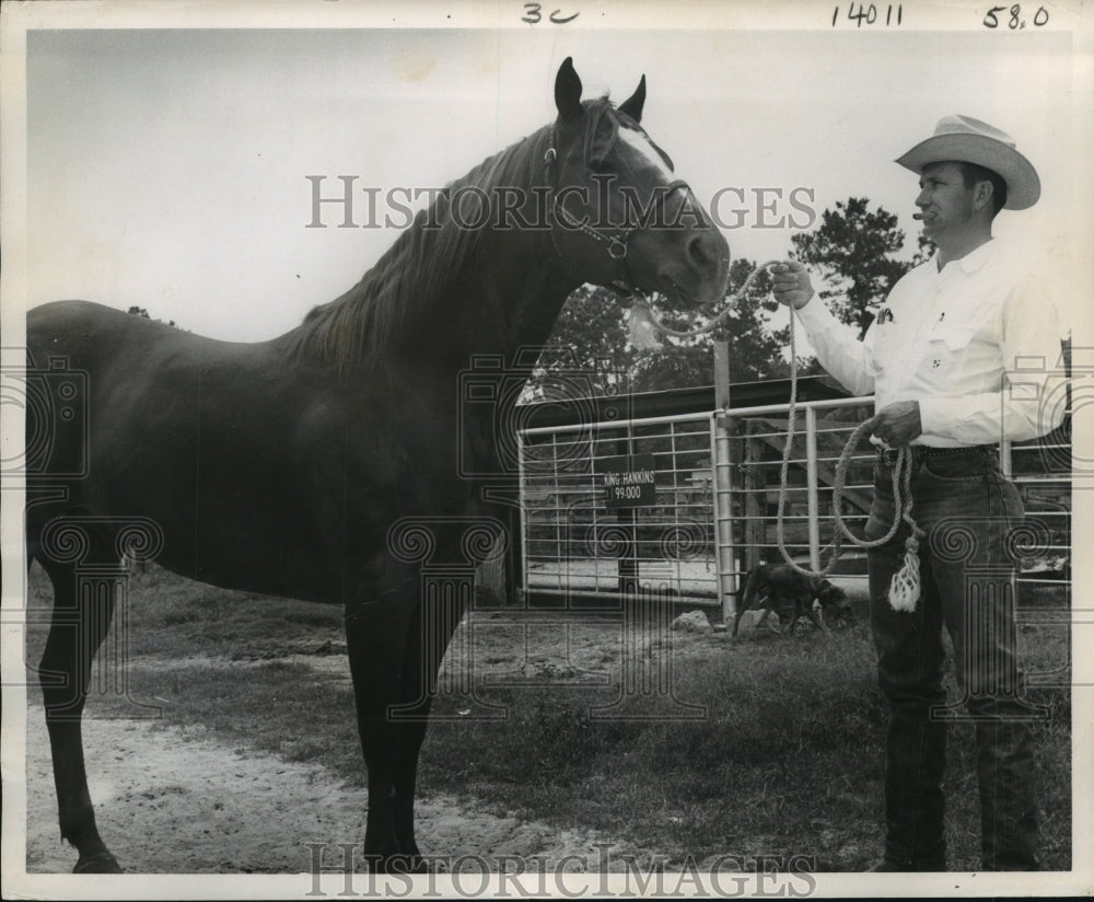 1969 Press Photo Montgomery County Commissioner Bobby Yancy tends to his horse- Historic Images