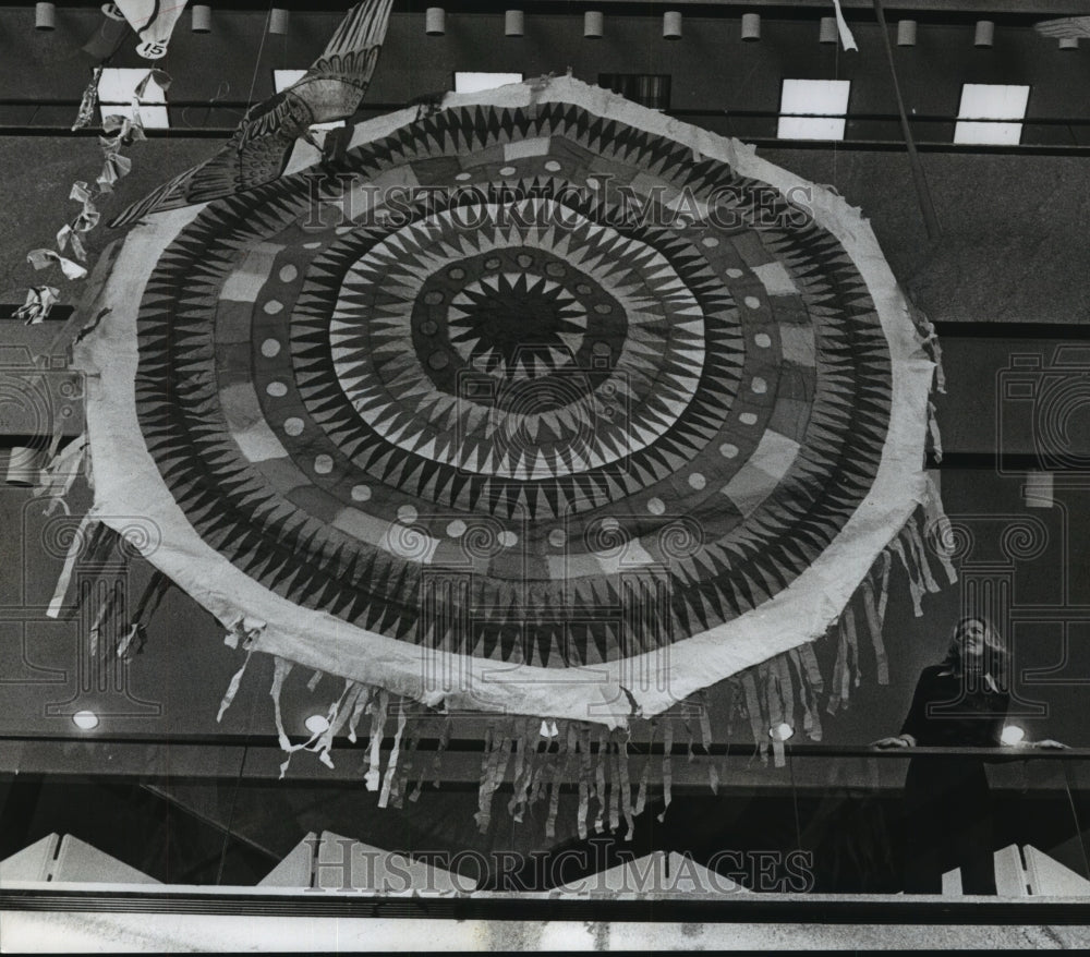 1976 Press Photo Large piece of artwork hangs from ceiling of a Houston library