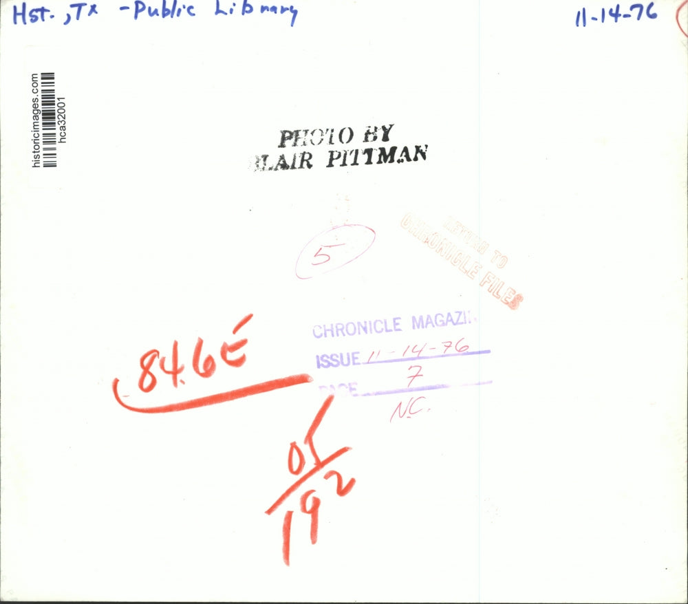 1976 Press Photo Large piece of artwork hangs from ceiling of a Houston library