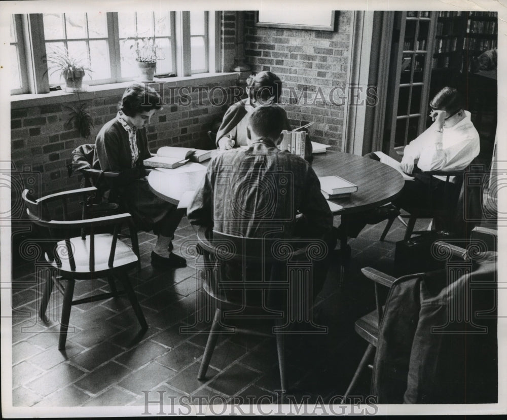 1962 Press Photo Houston Public Library patrons read at table - hca32392- Historic Images