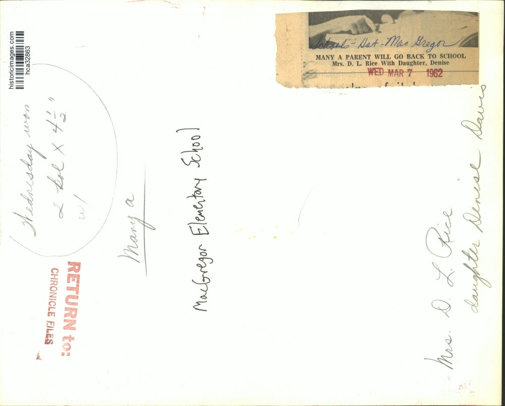 1962 Press Photo Denise Davis brought mom to school at MacGregor in Houston