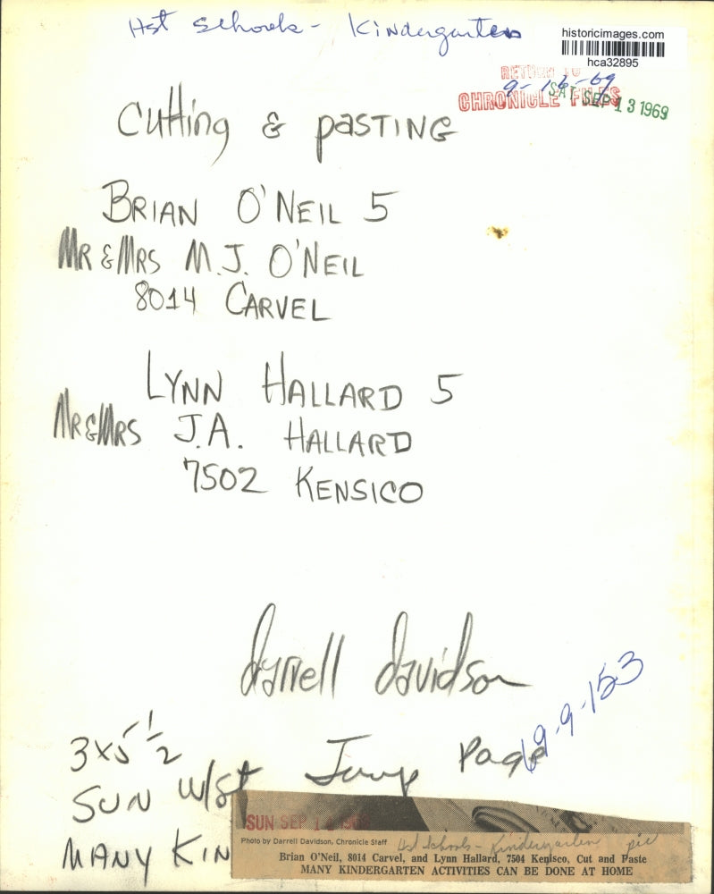 1969 Press Photo Brian O'Neil and Lynn Hallard work in classroom in Houston