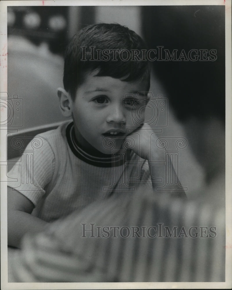 1970 Press Photo Craig Monroy is screened at Houston school - hca32905