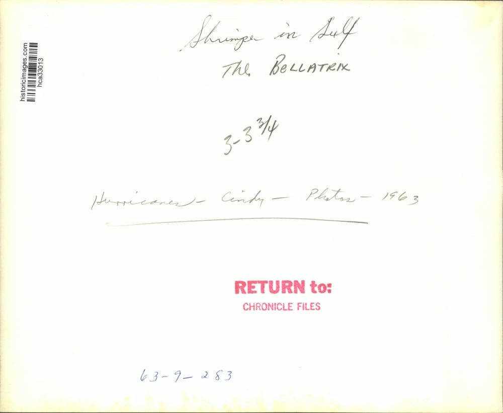 1963 Press Photo Shrimping boat in Gulf during Hurricane Cindy - hca33013