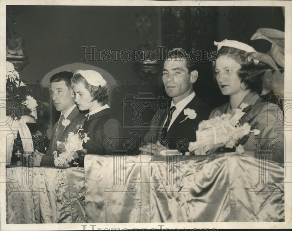 1956 Press Photo Hungarian refugee couples weddings at church in Houston- Historic Images