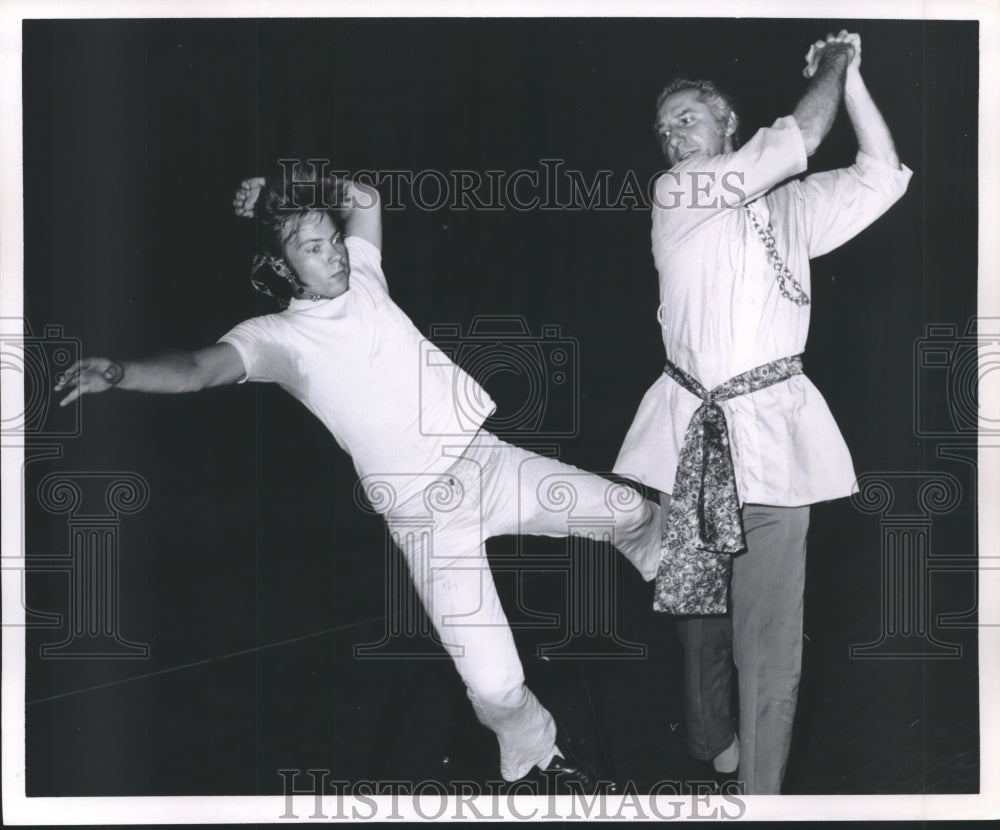 1970 Press Photo Paul Clark and Lenin Woodward rehearse for Houston Grand Opera- Historic Images