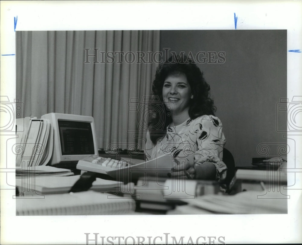 1991 Press Photo Discovery Drilling office manager Jackie Roberts in Texas- Historic Images