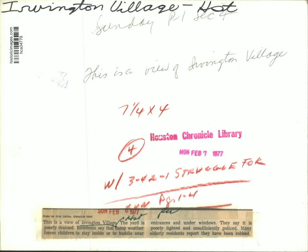 1977 Press Photo Person walks by Irvington Village apartments in Houston