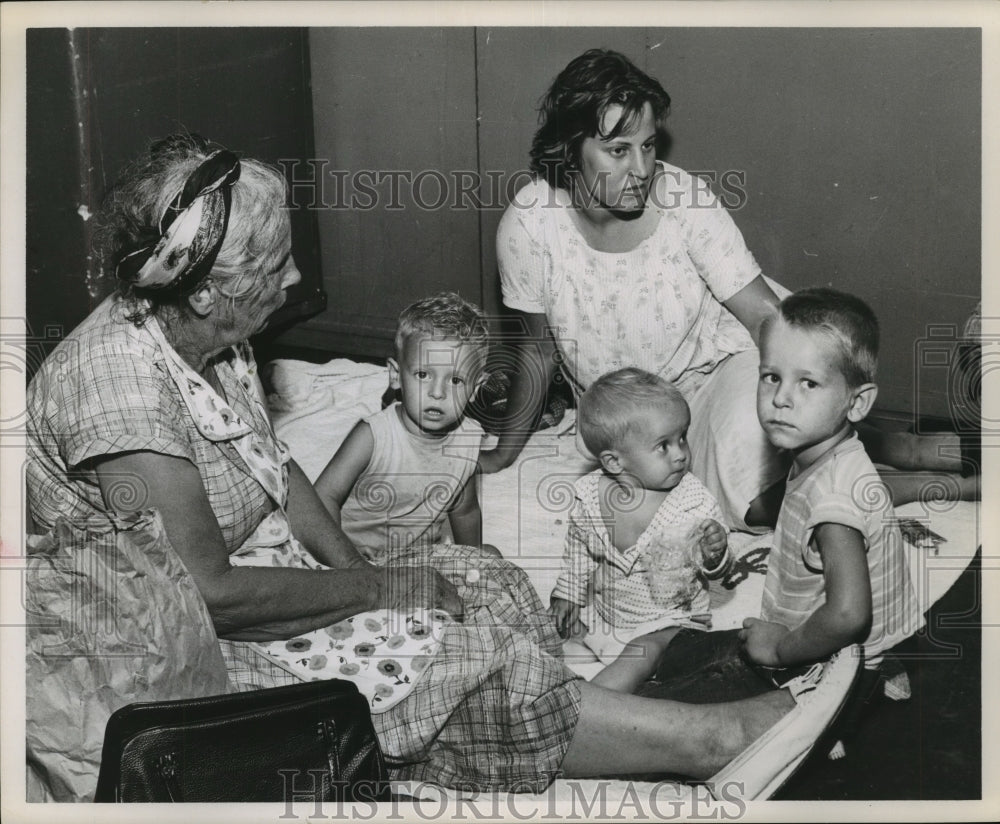 1961 Press Photo Family waits out Hurricane Carla on floor in Texas shelter- Historic Images